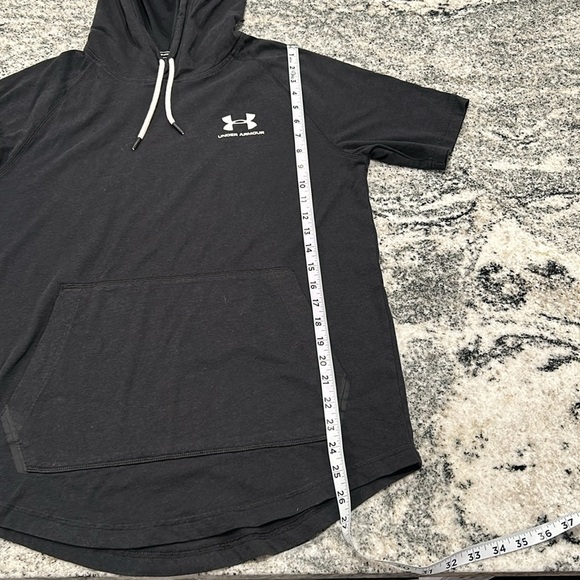 2/25 Size S Under Armour short sleeve hoodie - Picture 3 of 11